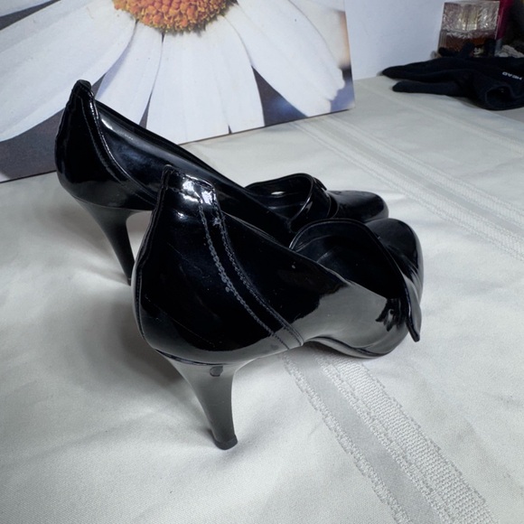 Burberry Black Patent Mary Jane Heel Size 39 - Picture 4 of 11